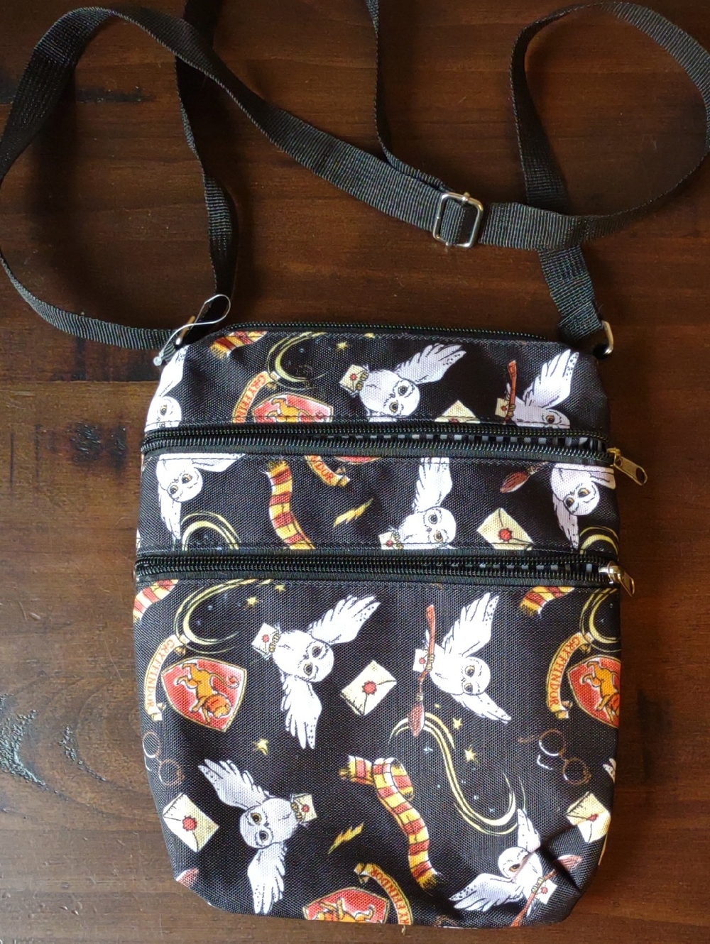 Gryffindor Black Owl-Print Crossbody Bag